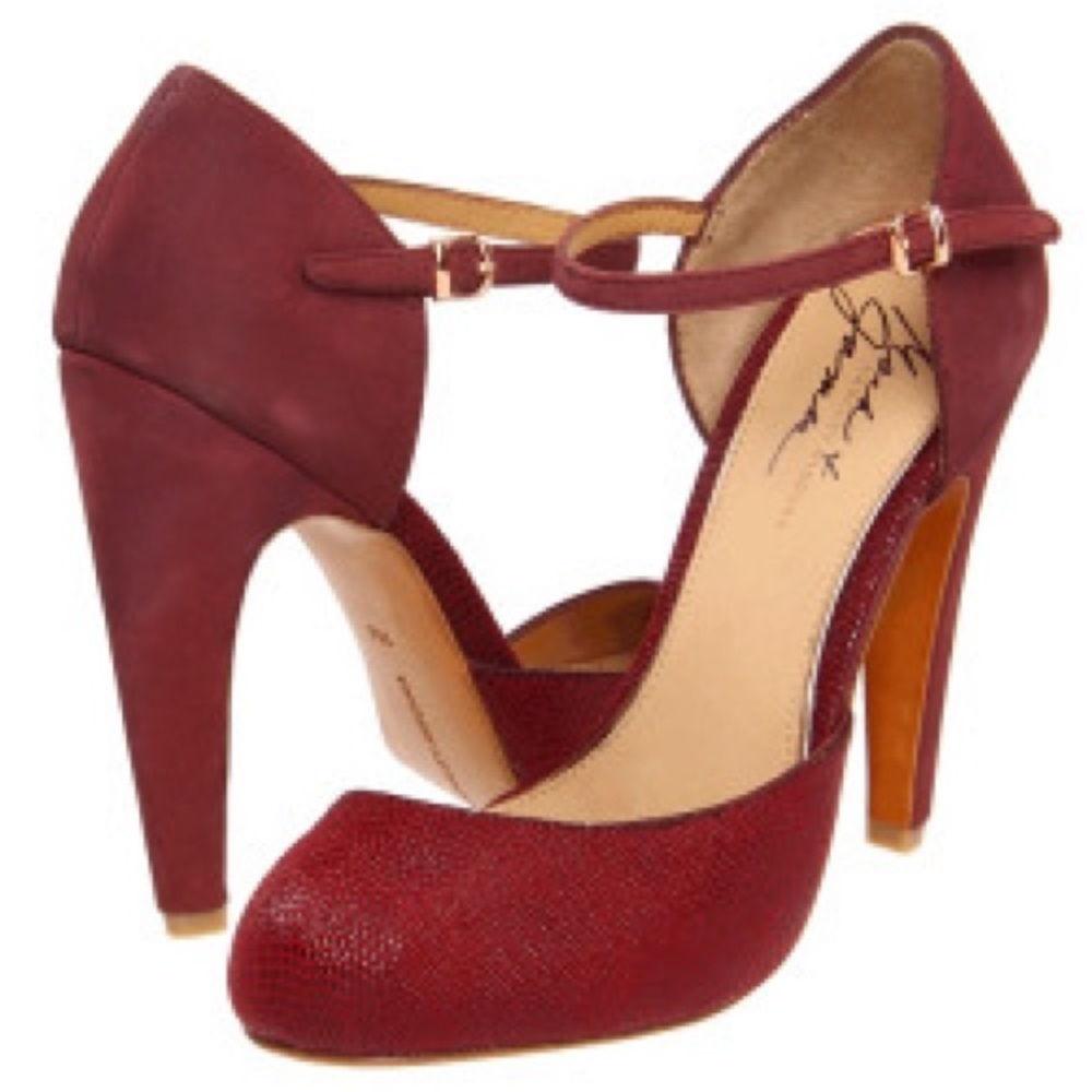 Badgley Mischka Mark & James wine round toe heels